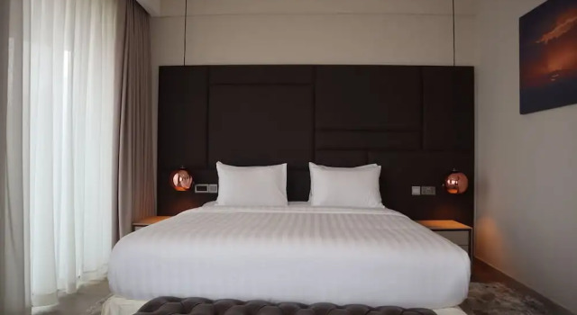 Апартаменты Luxury The Curve by the Park Apartments