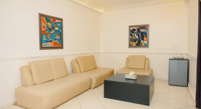 OVIC Hotel, Rezerwuj Hotel Benin Ikpoba-Okha