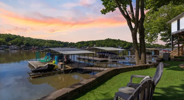 Lakeside Serenity Dock Days & Firepit Nights