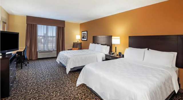 Четырёхместный номер Deluxe Holiday Inn Ardmore by IHG