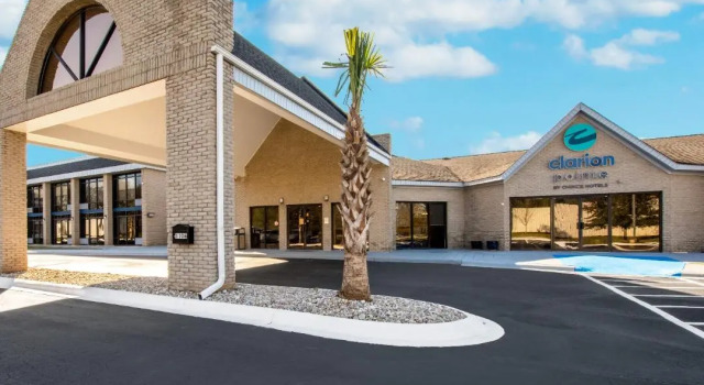 Кровать в общем номере Clarion Pointe Rock Hill Near University