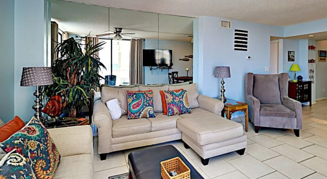 East Beach Condo #1C - 2 Br condo by RedAwning, Забронировать Апартаменты/квартира Галф-Шорс Alabama Gulf, рядом с Парк аттракционов Waterville USA