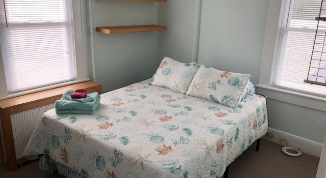 Коттедж Bay View Bungalow by the Pier home