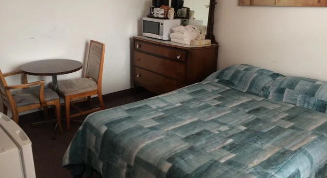 Imperial Hunter Hotel, Prenota Hotel Bassano Southern Alberta
