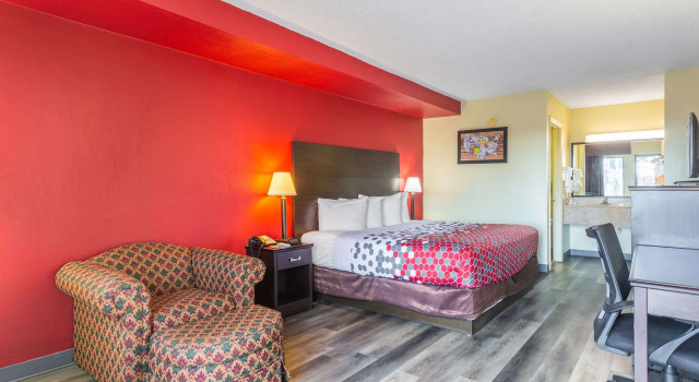 Двухместный номер Standard Econo Lodge & Suites Clarksville near Governors Square Mall