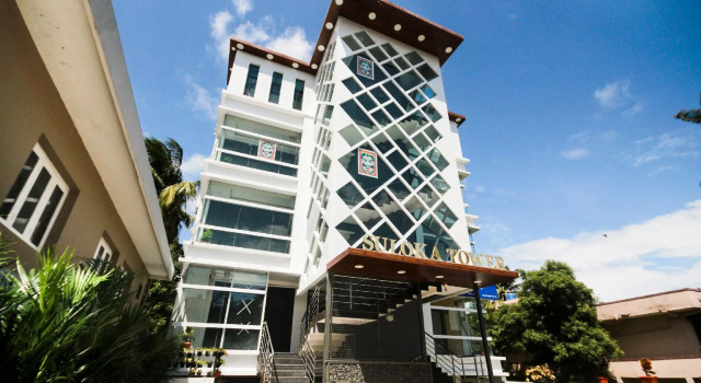 FabHotel Prime Suloka Towers - 500m from View point, Kaveri River, Prenota Hotel Hotel a Kushalnagar con parcheggio, Parcheggio
