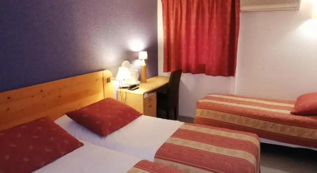 Трёхместный номер Standard Brit Hotel Vallee du Lot