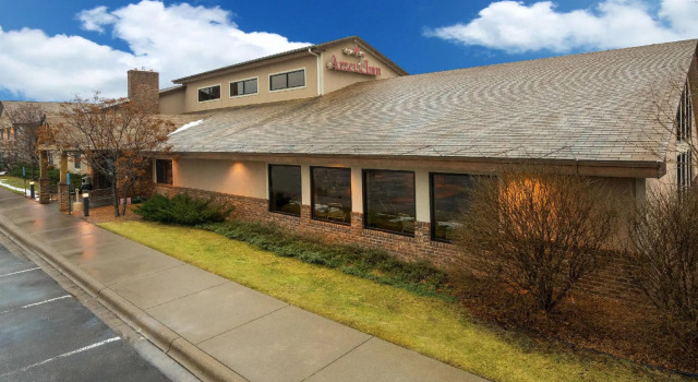 Кровать в общем номере AmericInn by Wyndham North Branch
