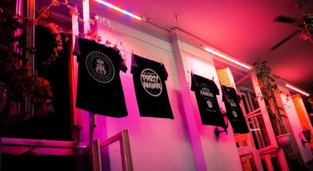 The Little Havana Party Hostel, Забронировать Хостел Недорогие отели Кракова, рядом с Церковь Святого Франциска Ассизи, недорого