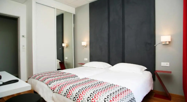Двухместный номер Economy с балконом Hôtel Méditerranée