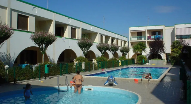 LIA Pool in Bibione With 1 Bedrooms and 1 Bathrooms, Забронировать Отель Отели Бибионе-Пинеда с парковкой, рядом с Долина Вальгранде, Парковка