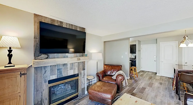 Plush Ski W/ Hot Tub, Pool & Fireplace 2 Bedroom Condo, Забронировать Апартаменты/квартира Стимбот-Спрингс Колорадо, рядом с Steamboat Powdercats