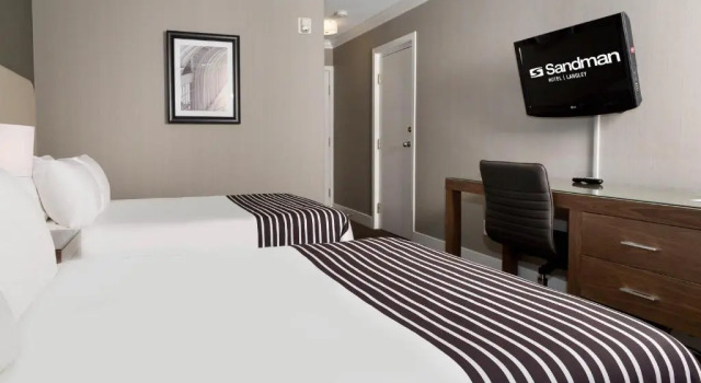 Четырёхместный номер Standard Sandman Hotel Langley