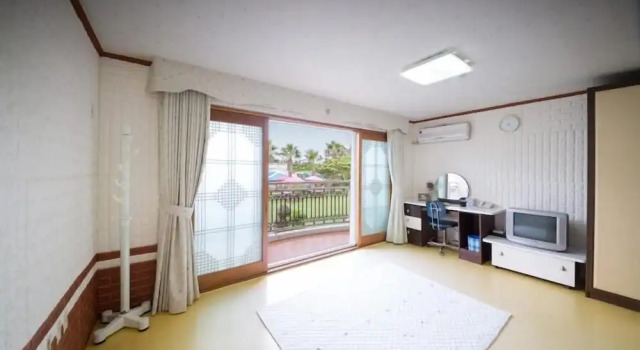 Seogwipo Jejuhae-anhyuyang Pension, Забронировать Гостевой дом Отели Согвипхо с парковкой, Парковка