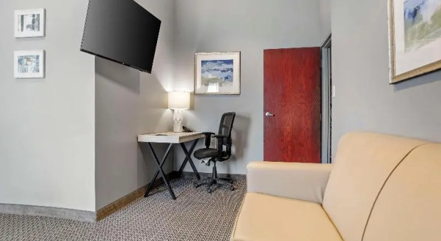 Апартаменты Best Western Plus Two Rivers Hotel & Suites