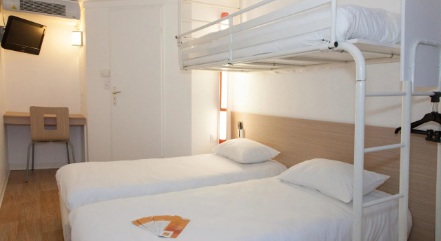 Premiere Classe Saint Malo CHAMBRES RENOVEES, Book Hotel Hotels in Brittany with a Pool, Swimming Pool