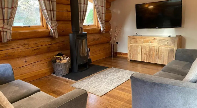 Шале Ewes Water Log Cabins