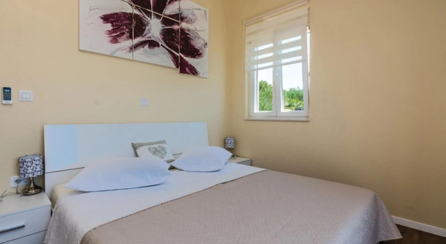 Awesome Home in Pakostane With 3 Bedrooms, Wifi and Outdoor Swimming Pool, Book Hotel Hoteller i Pakostane med pool, Swimmingpool