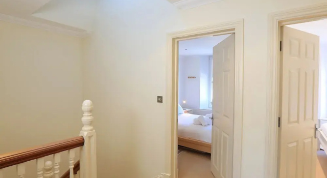 2 Embankment House