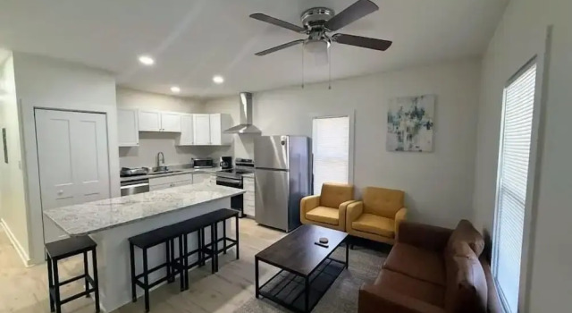 Newly Renovated 2 Bedroom - A Seasoned Superhost, Забронировать Отель Дарем Raleigh-Durham Metropolitan Area, рядом с North Carolina Mutual Life Insurance