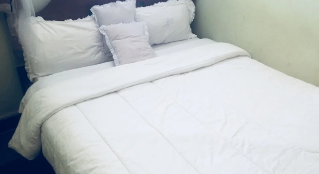 Hotel Free Zone, Rezervovat Hotel Hotely v Gulu se snídaní, Snídaně