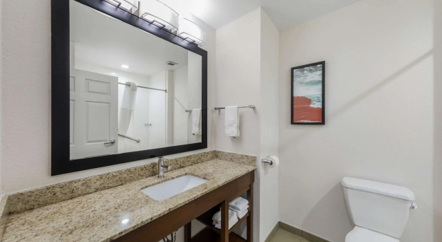 Четырёхместный номер Standard Comfort Inn US Hwy 80
