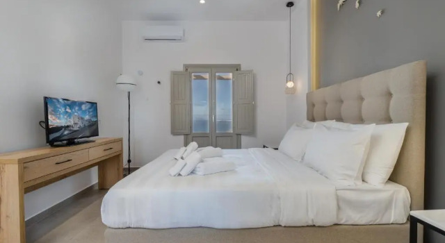 Люкс с балконом Symphony Suites Santorini