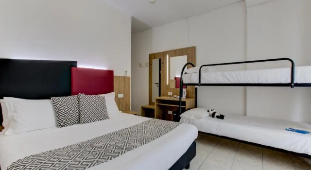 Четырёхместный номер Standard с балконом Hotel Grazia Riccione