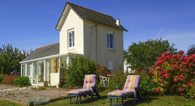 Holiday Home in Pleneuf Near Sandy Beaches, Varaa Lomakoti Hotellit Côtes-d'Armor pysäköinnillä, Pysäköinti