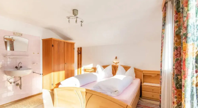 Holiday home with wonderful views, Prenota Chalet Hotel a Tirolo con parcheggio, Parcheggio