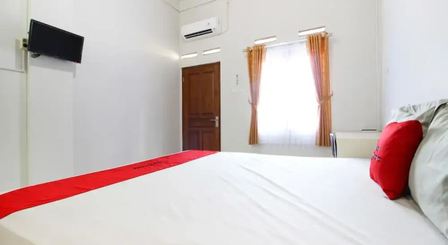 RedDoorz Syariah @ Griya Izzara Guest House, Boek Pension Gastenverblijven in Yogjakarta, Pension