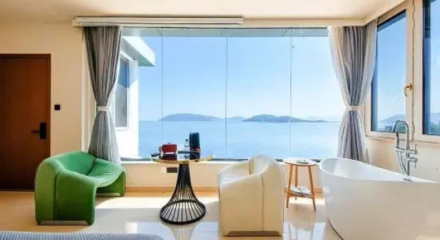 Семейный люкс с красивым видом из окна InCove Baisha Bay Lake View Homestay