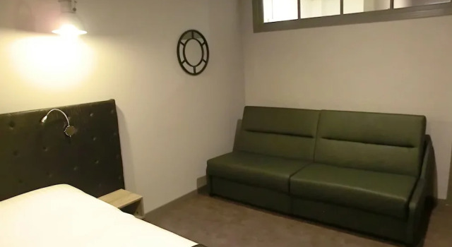 Четырёхместный номер Standard с балконом и с видом на море Hotel Sur Le Quai