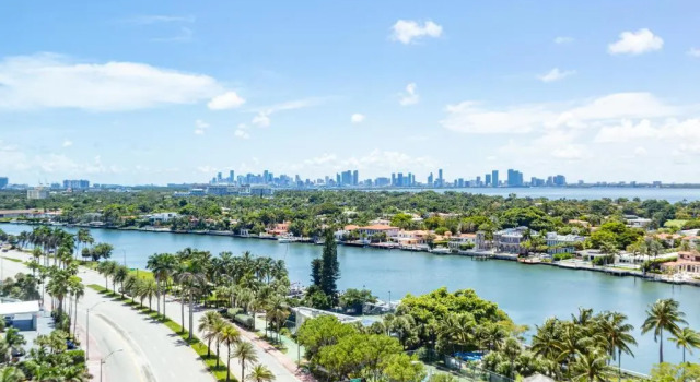 Студия люкс Superior Girasole Apartments
