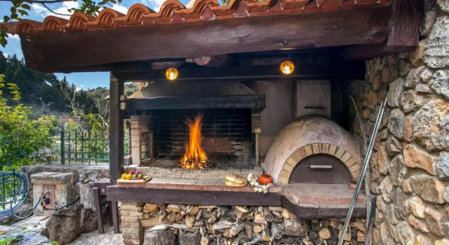 Вилла Luxury Ifigenia Lux MAISONETTE in oldtown and Villas in theriso vilage 14 km outside of chania