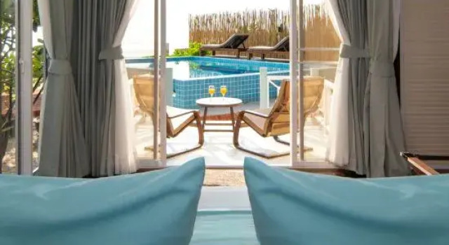 Sleeps 4 | Beachfront Colonial Villa in Hua Hin | Pool | BBQ, Забронировать Вилла Отели провинции Прачуапкхирикхан с бассейном, Бассейн