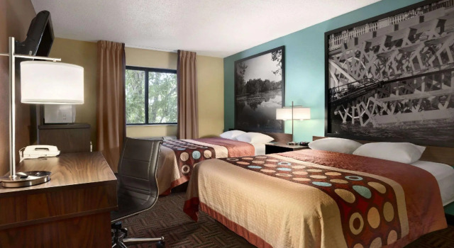 Четырёхместный номер Standard Super 8 by Wyndham Peoria
