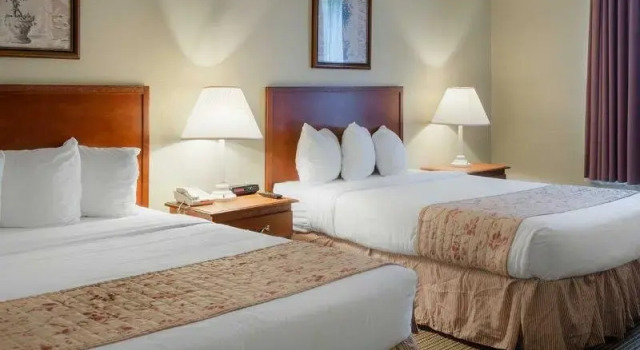 Четырёхместный номер Standard Rodeway Inn