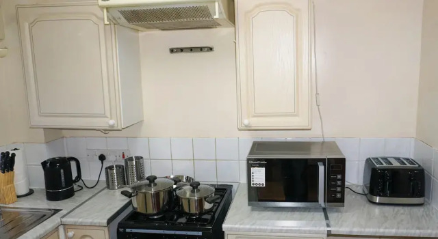 Коттедж Biz & Fam Sleeps 7 Wigan w/ Parking, Self-check-in