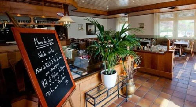 Auberge Au Lion dOr, Réserver Auberge de jeunesse Tannay 