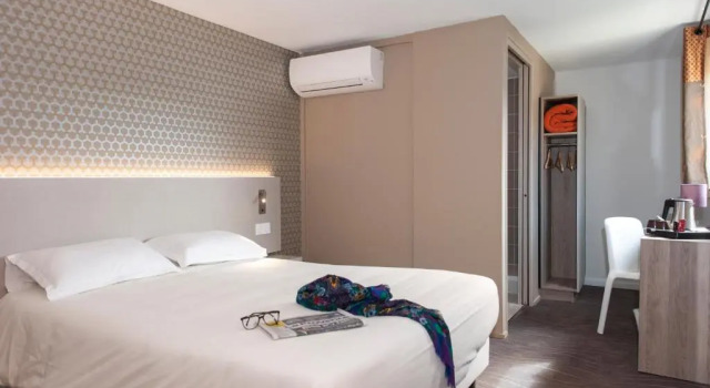 Трёхместный номер Standard Brit Hotel Avignon Sud Le Calendal