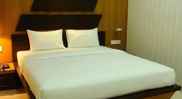 Двухместный номер Deluxe Iroomz Hotel SR Grand