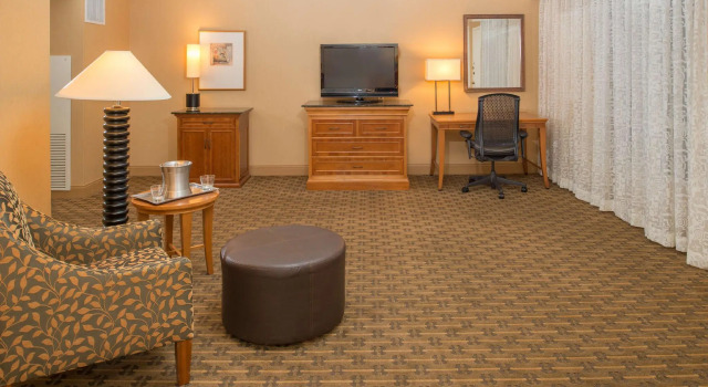 Четырёхместный номер Standard с видом на сад Hilton Seattle Airport & Conference Center