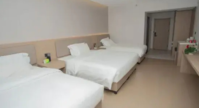 Трёхместный номер Standard Longdu Hotel