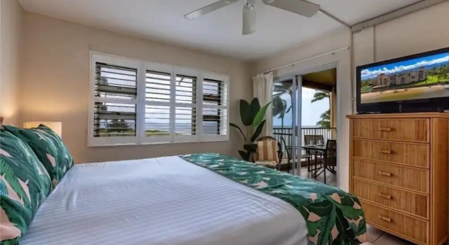 Menehune Shores #423 2 Bedroom Condo by RedAwning