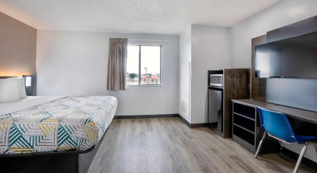 Номер Standard Motel 6-Benbrook, TX - Fort Worth
