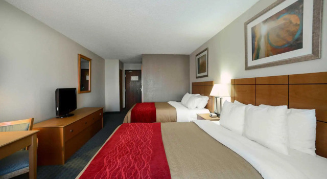 Четырёхместный номер Standard AmericInn by Wyndham Quincy