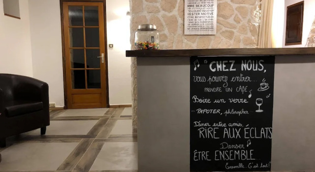 Auberge de lAbbaye Cruis, Забронировать Хостел Крюи Alpes-de-Haute-Provence