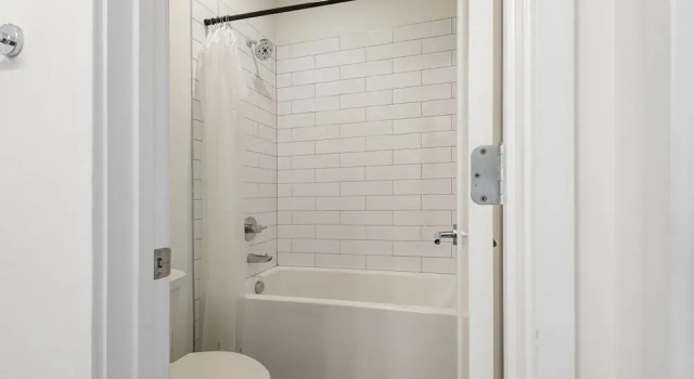 Коттедж Citrine-private Patio & Balcony-near Germantown
