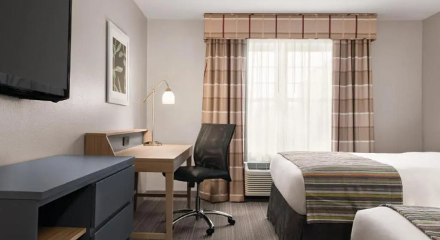 Четырёхместный номер Standard Country Inn & Suites by Radisson, Schaumburg, IL